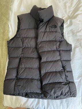 The North Face Men's Charcoal Gray Puffer Vest